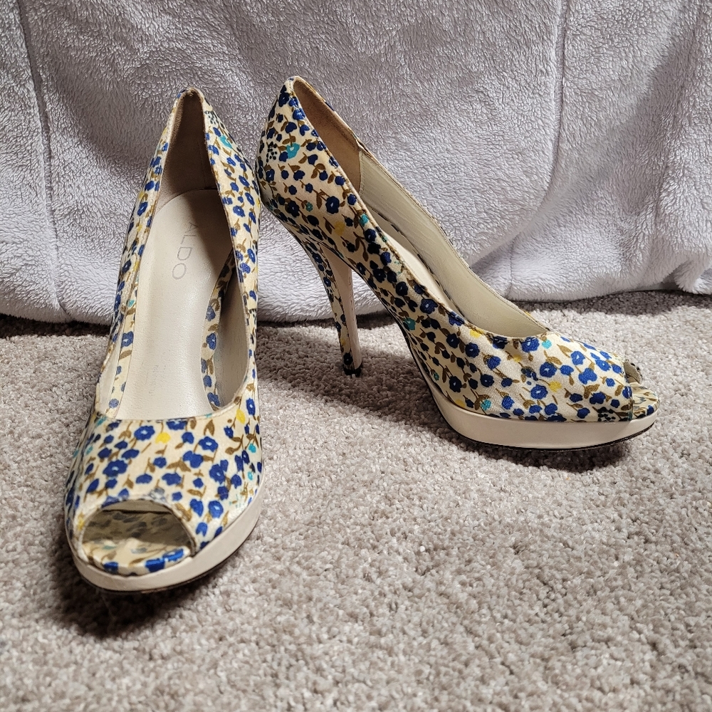 ALDO blue floral print peep toe heels